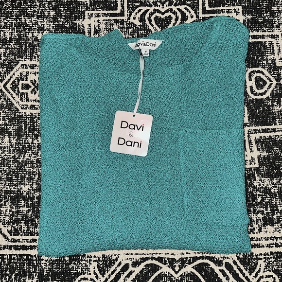 Boutique Davi & Dani Green Waffle Knit Flowy Short Sleeve: Size M - Picture 2 of 2